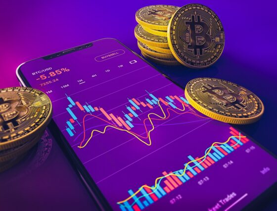 ¿Qué impulsa la caída de precio de bitcoin y cómo seguirá?