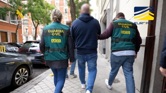 Detienen a influencer español por lavado de dinero con criptomonedas