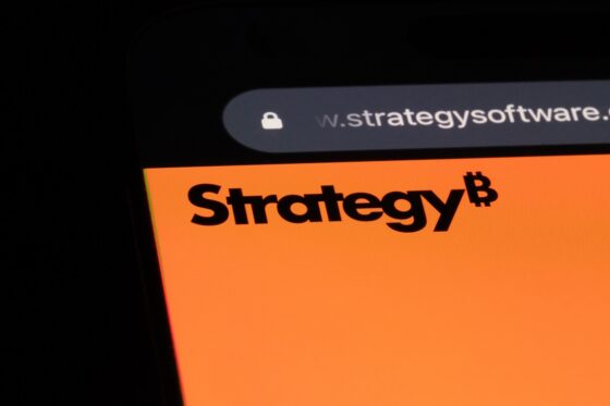 Bitcoin y Strategy se tambalean en la fina cuerda del miedo
